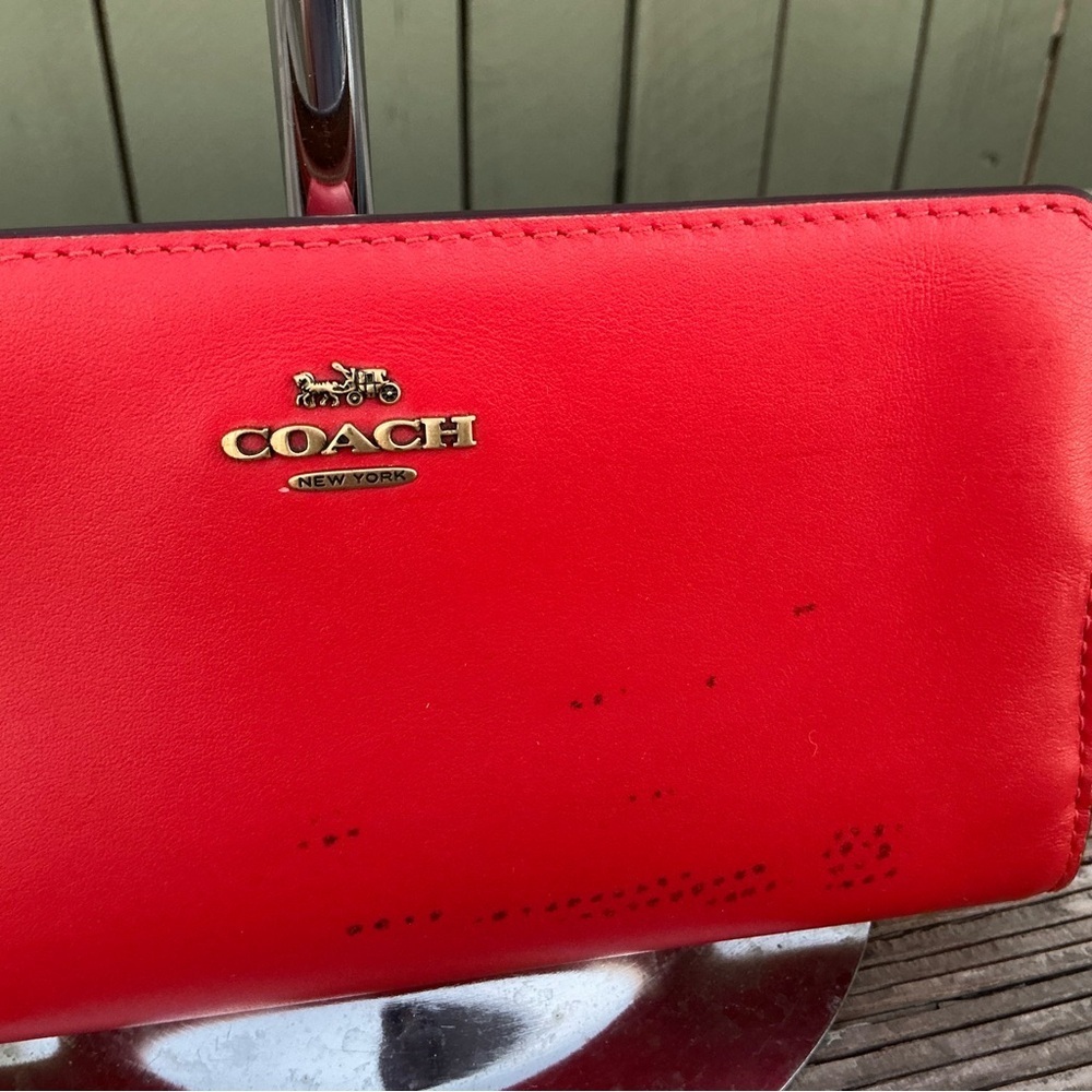 Coach Scarlet LeatherWomen Red Clutch Wallet - Picture 2 of 8